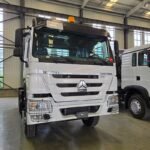 Sinotruk Howo 10 Wheel Tractor Truck - Image 2
